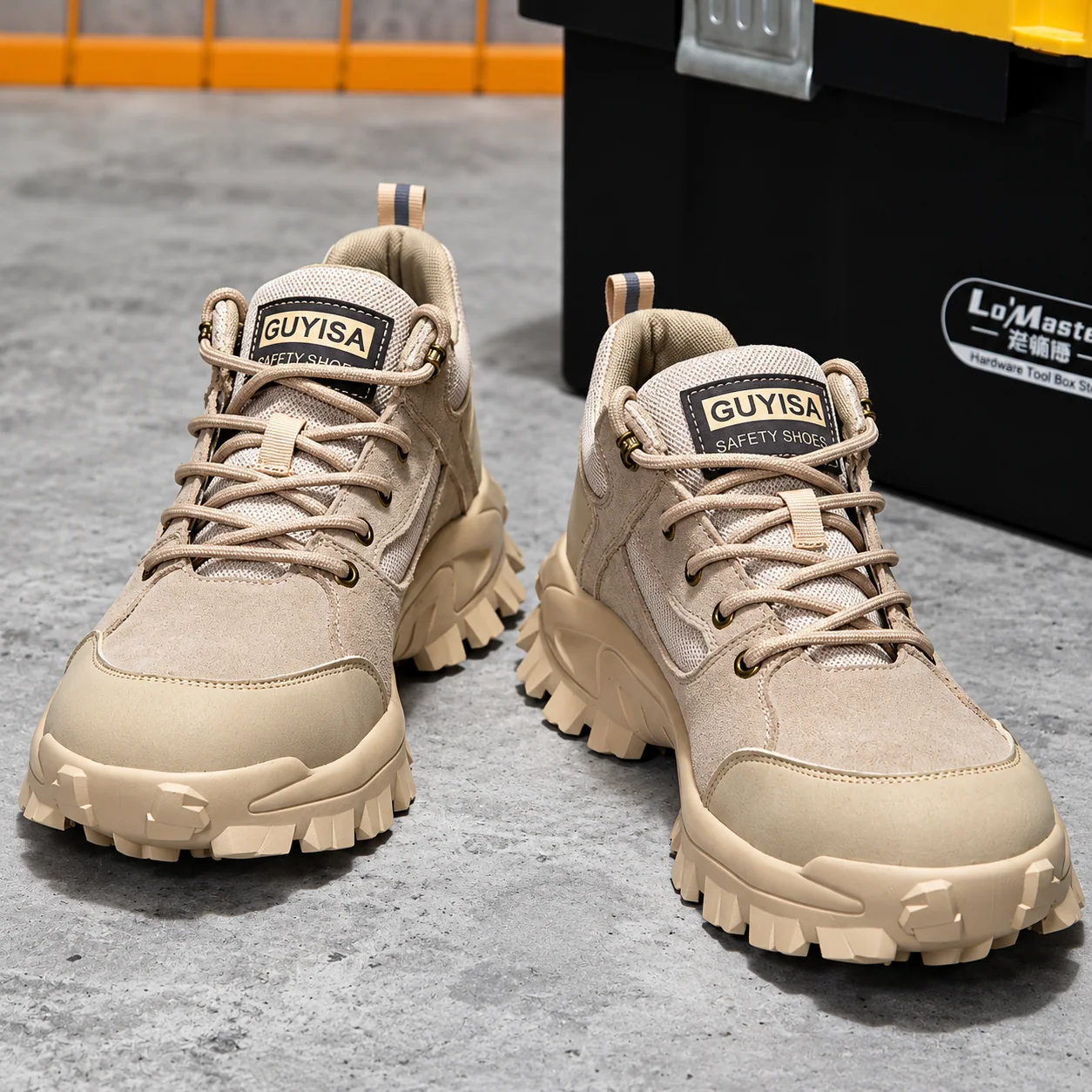 Chaussures beiges à lacets — semelle crantée
